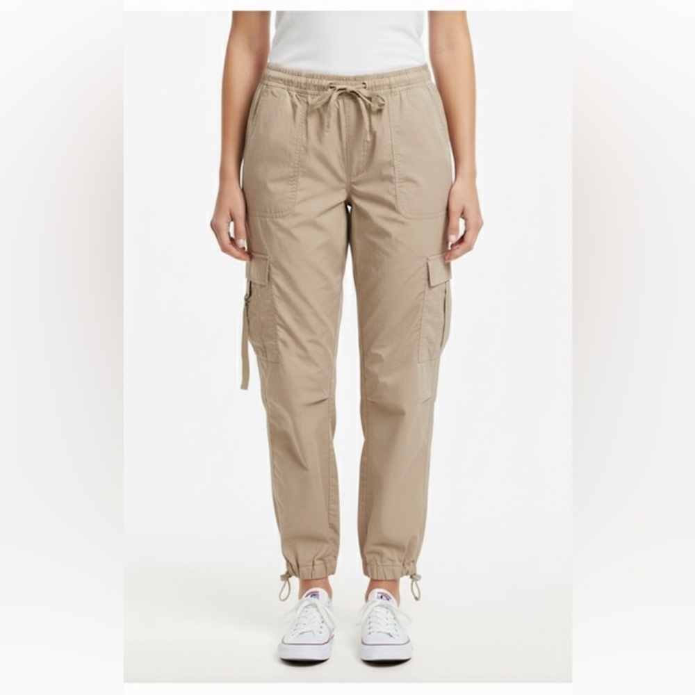 Charlotte Russe. Size M. NWT. Tan Cargo Pants Relaxed Fit